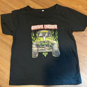 Gravedigger t shirt. Size 8